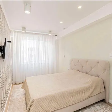 2 Bedrooms Apartment *